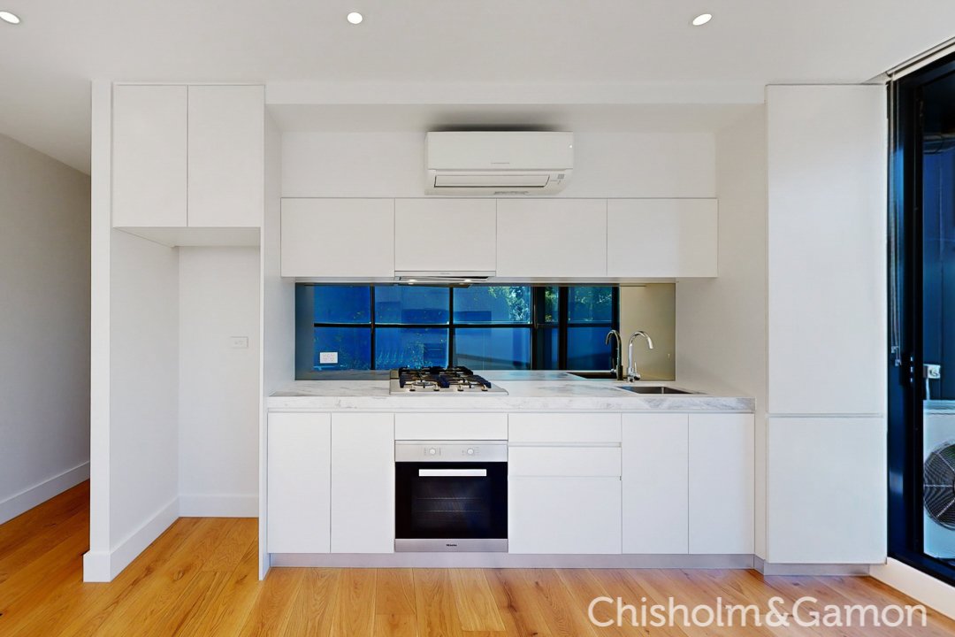 104/2 Kingsley Street, Elwood image 2