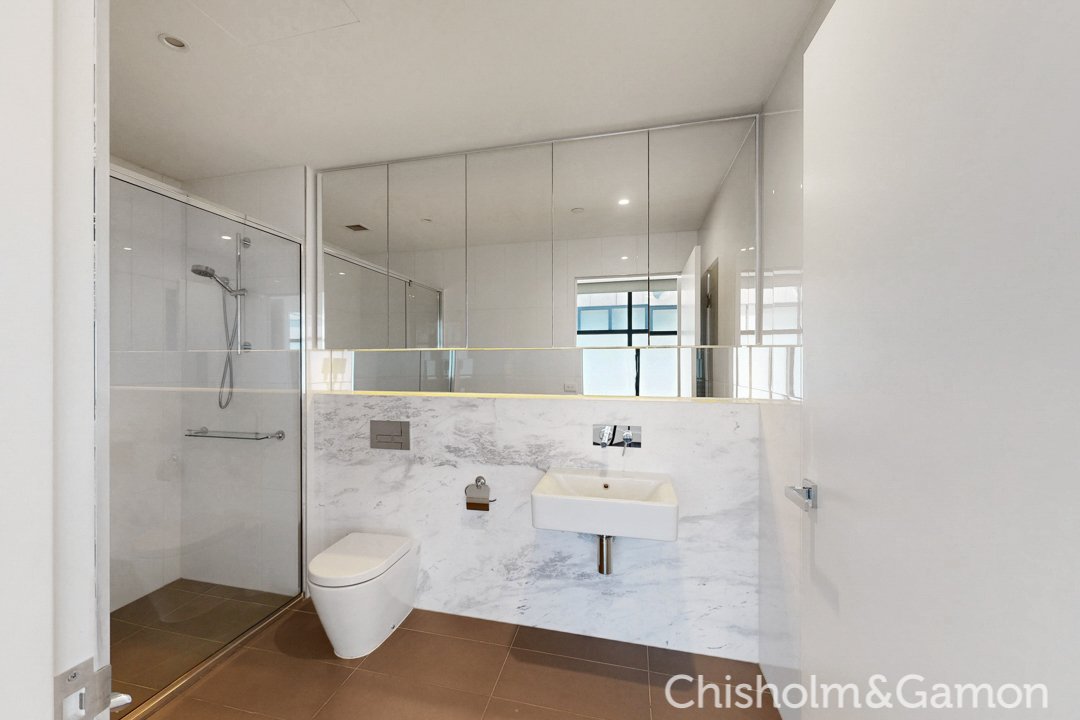 104/2 Kingsley Street, Elwood image 3