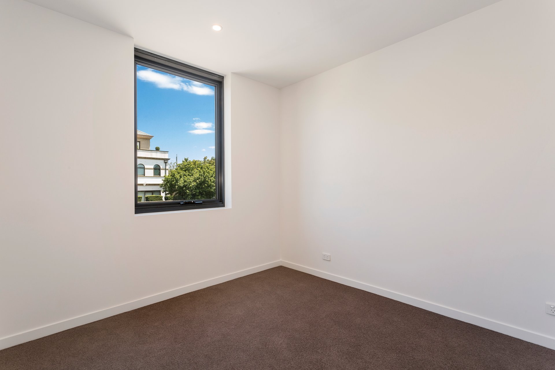 Property Gallery Thumbnail 2