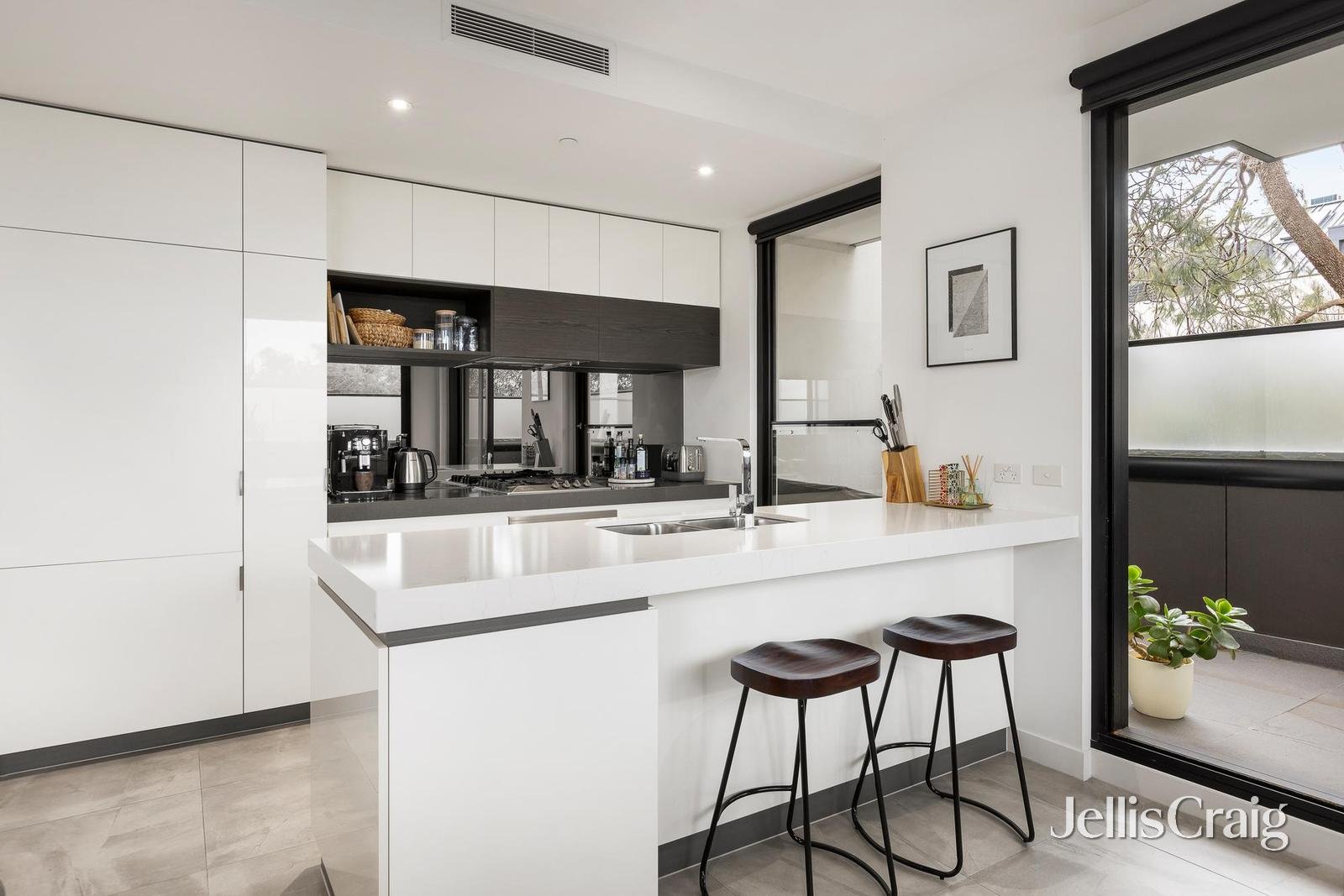 104/43 Willis Street, Hampton image 2