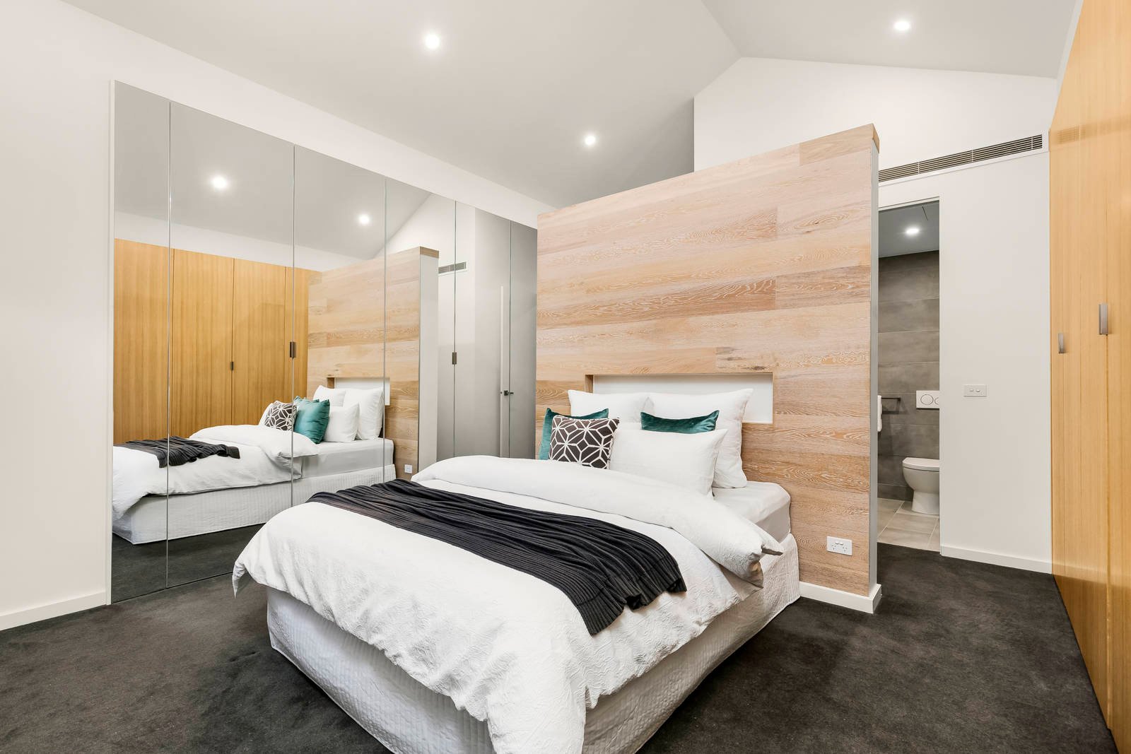 Property Gallery Thumbnail 7