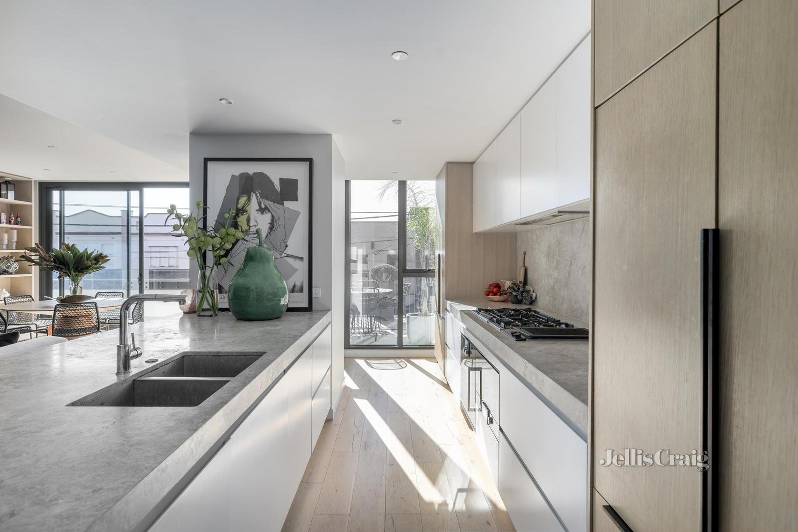 104/65 Maitland Street, Glen Iris image 3
