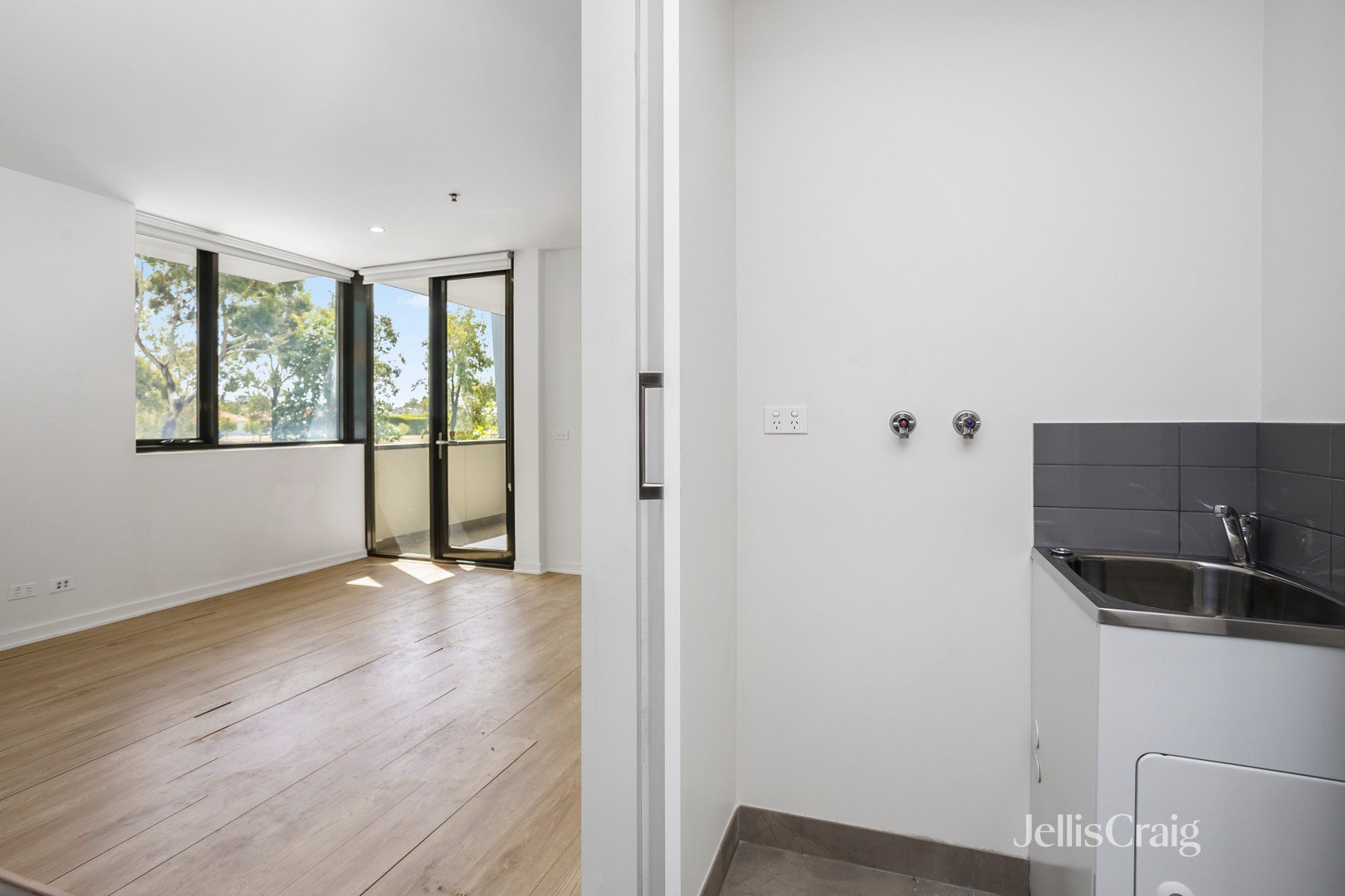 104/7 Thomas Holmes Street, Maribyrnong image 9