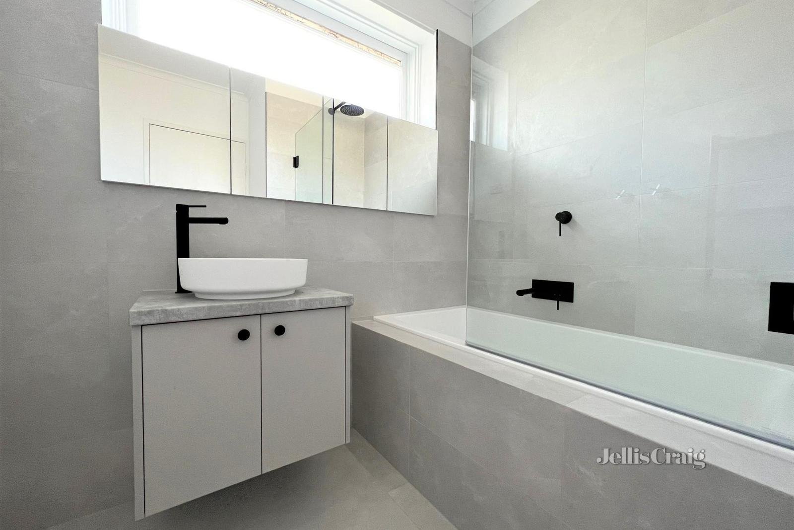 10/5 Allard Street, Brunswick West image 4