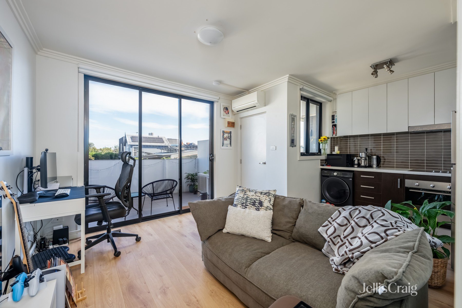 10/5 Emmaline Street, Northcote image 2