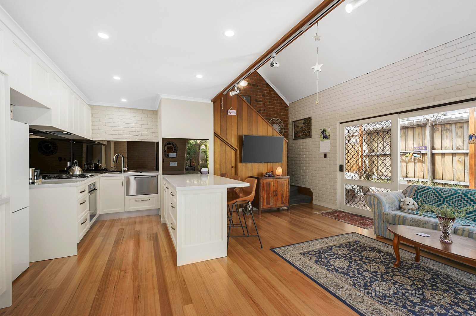 10/5 Luck Street, Eltham image 2