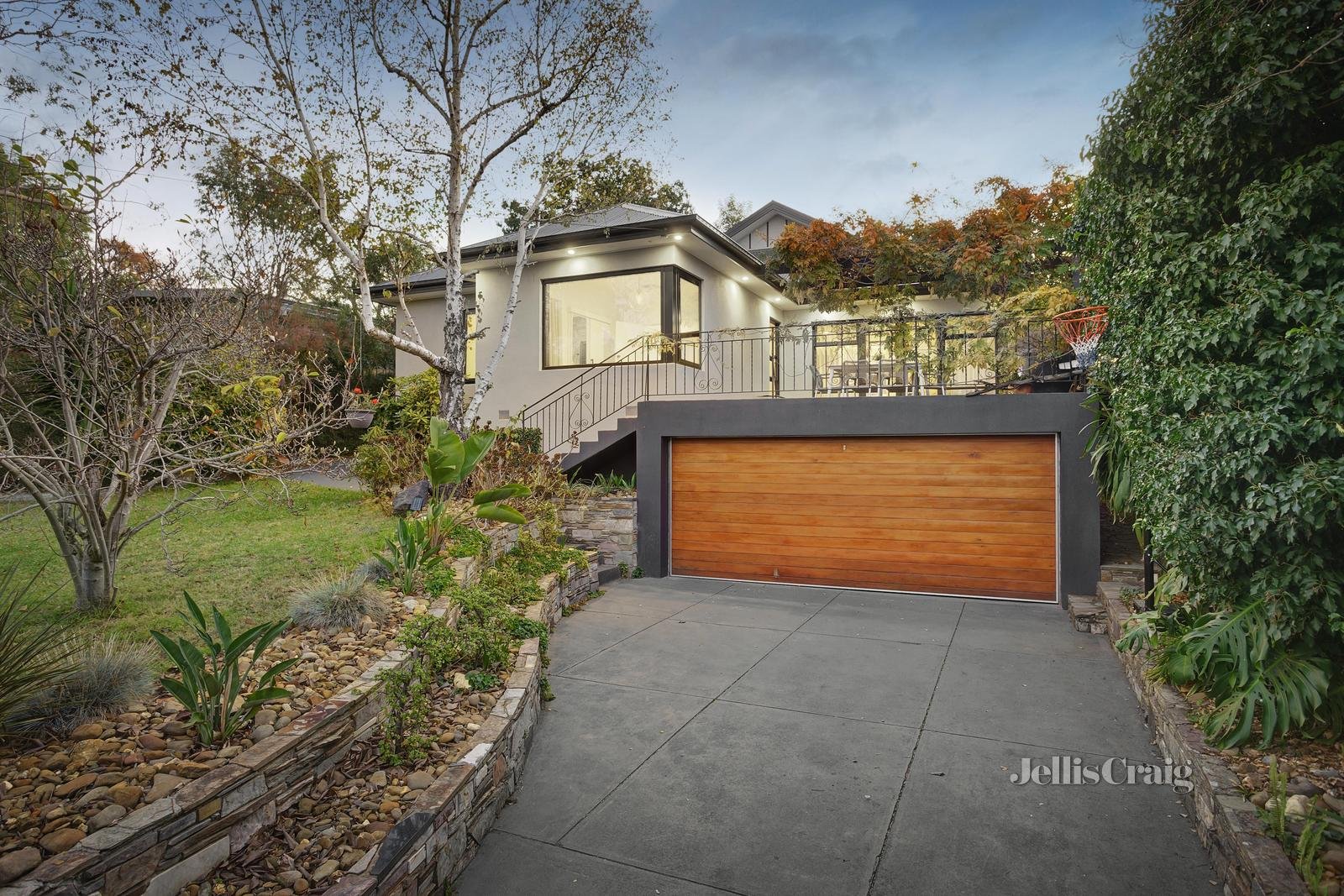 105 Mountain View Parade, Rosanna image 1