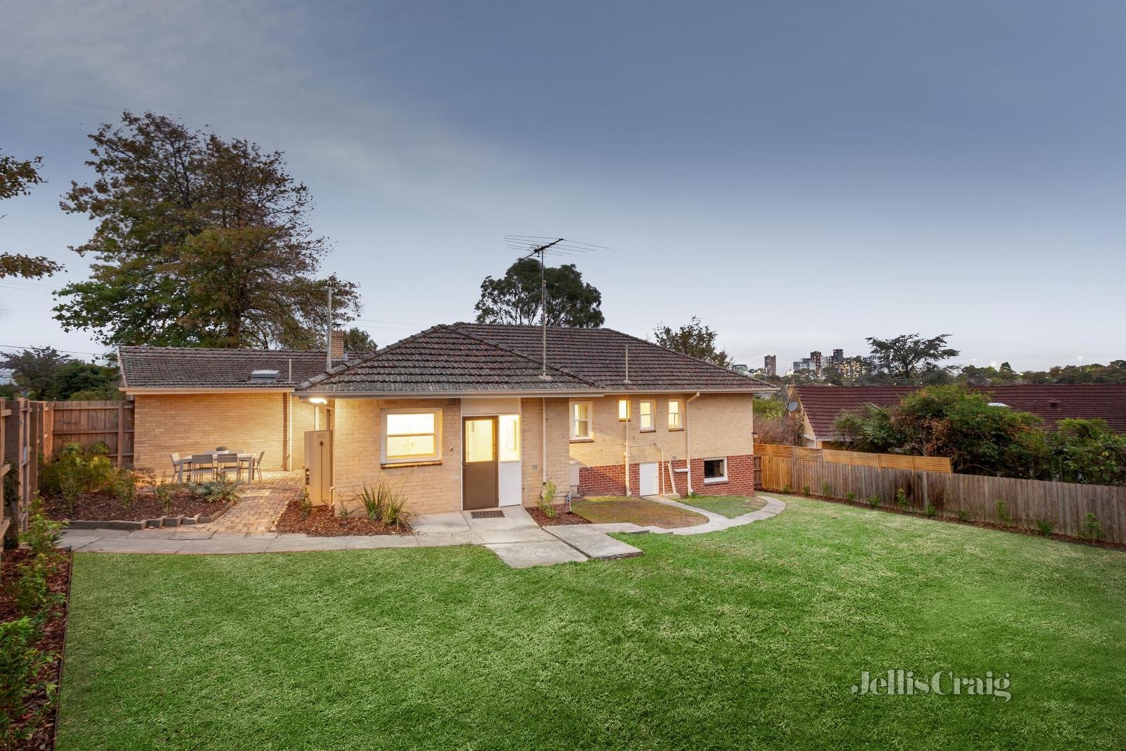 105 Rostrevor Parade, Mont Albert North image 14