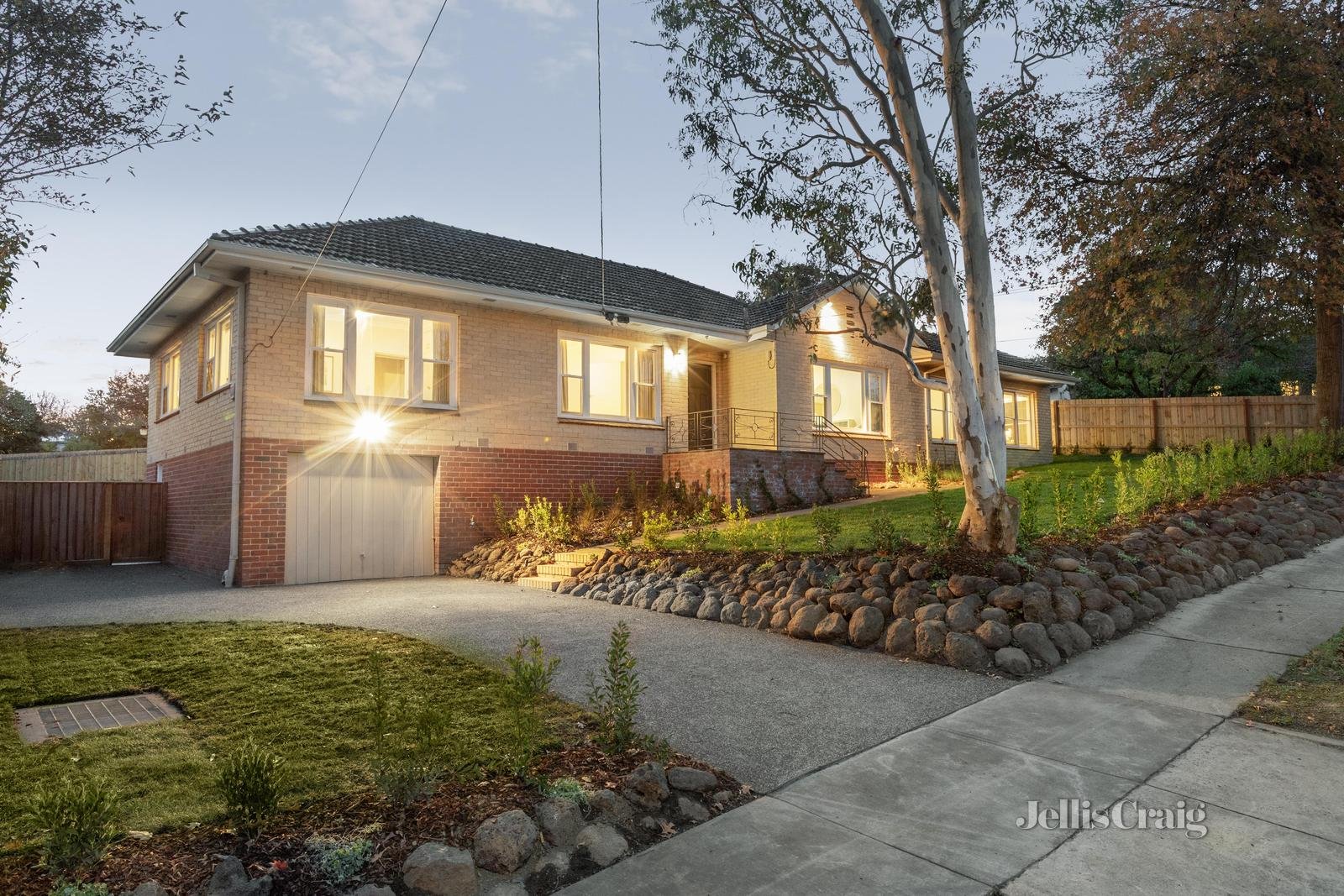 105 Rostrevor Parade, Mont Albert North image 20