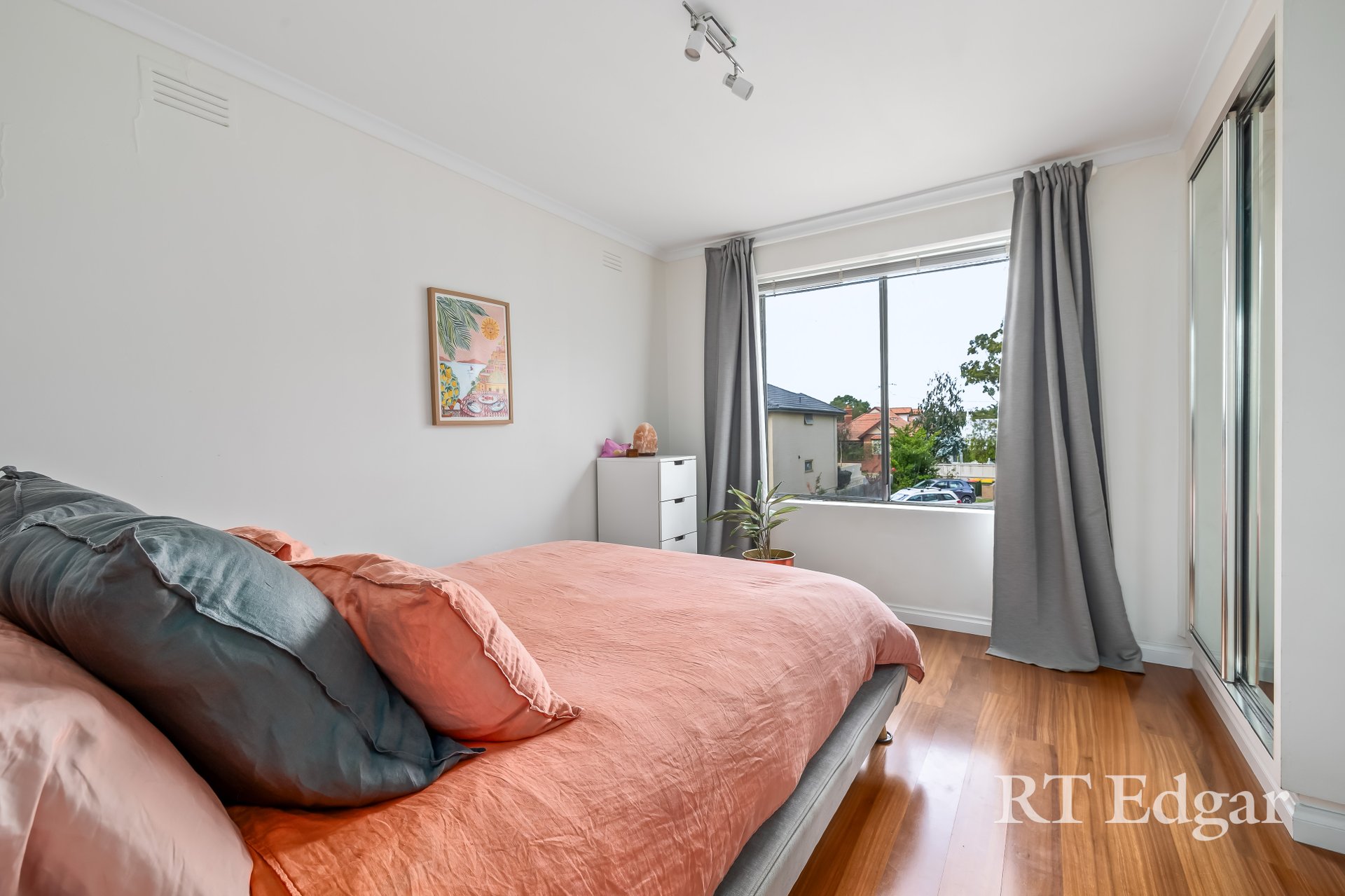 Property Gallery Thumbnail 4