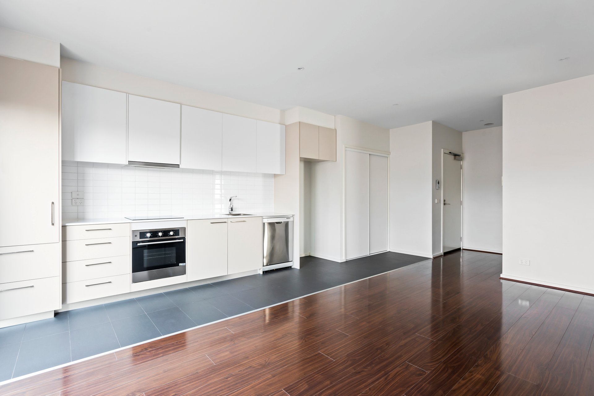 Property Gallery Thumbnail 3