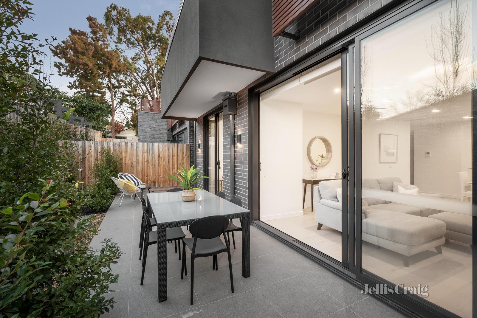 105/1a Middlesex Road, Surrey Hills image 1