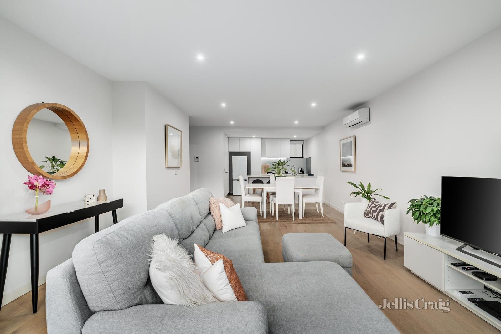 105/1a Middlesex Road, Surrey Hills image 3