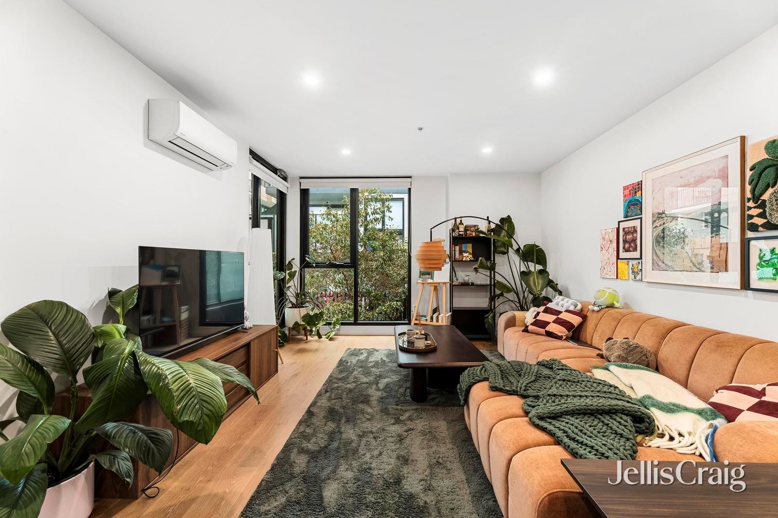 105/25 Collins Street, Chadstone image 2