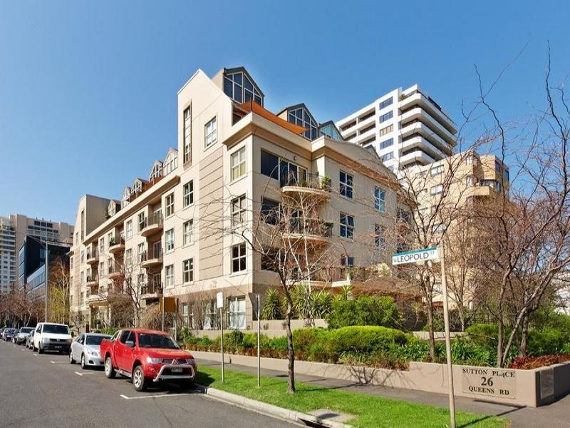 105/26 Queens Road, Melbourne image 1