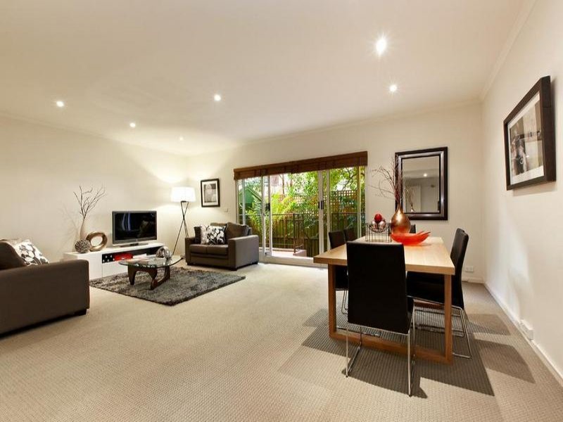 105/26 Queens Road, Melbourne image 2