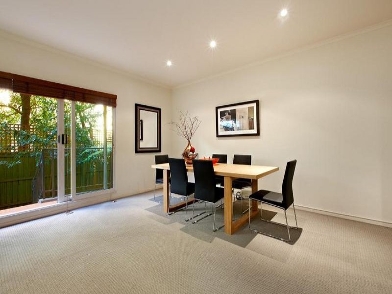 105/26 Queens Road, Melbourne image 4