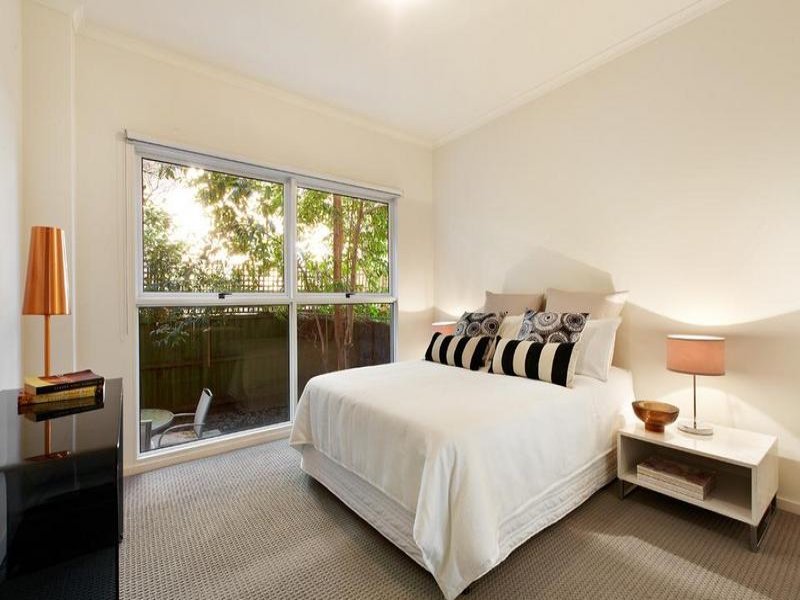 105/26 Queens Road, Melbourne image 7