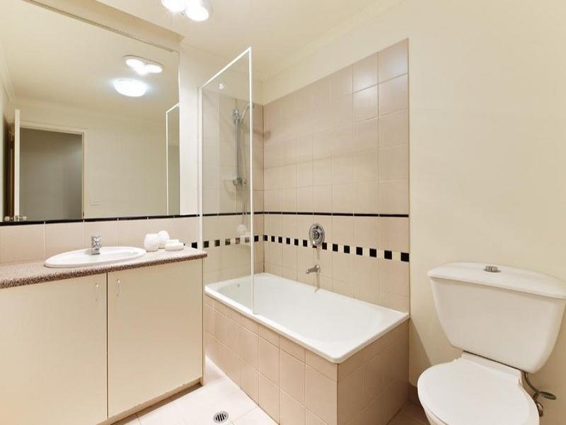 105/26 Queens Road, Melbourne image 8