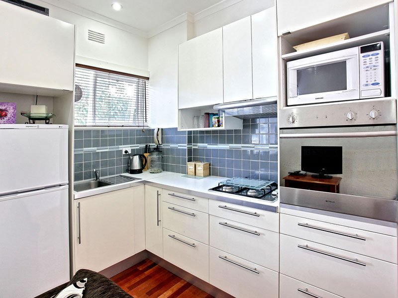 10/55 Foam Street, Elwood image 2