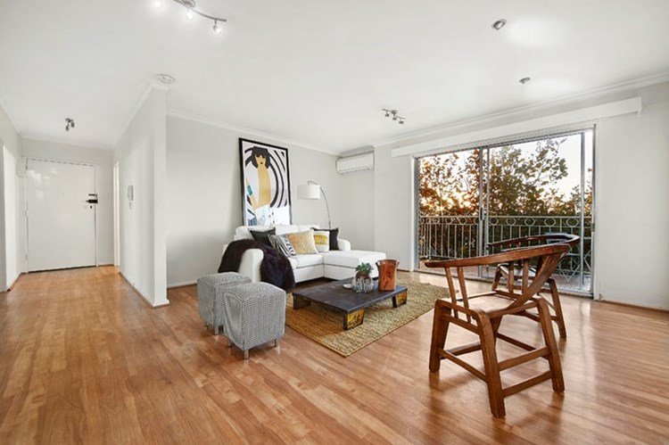 Property Gallery Thumbnail 3