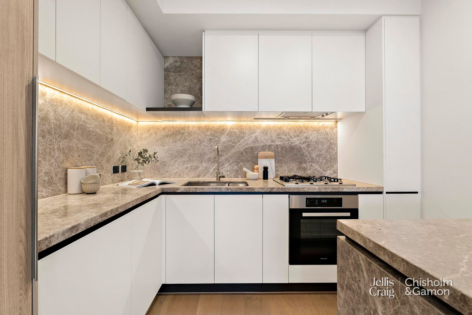 105/538 Burwood Road, Hawthorn image 8