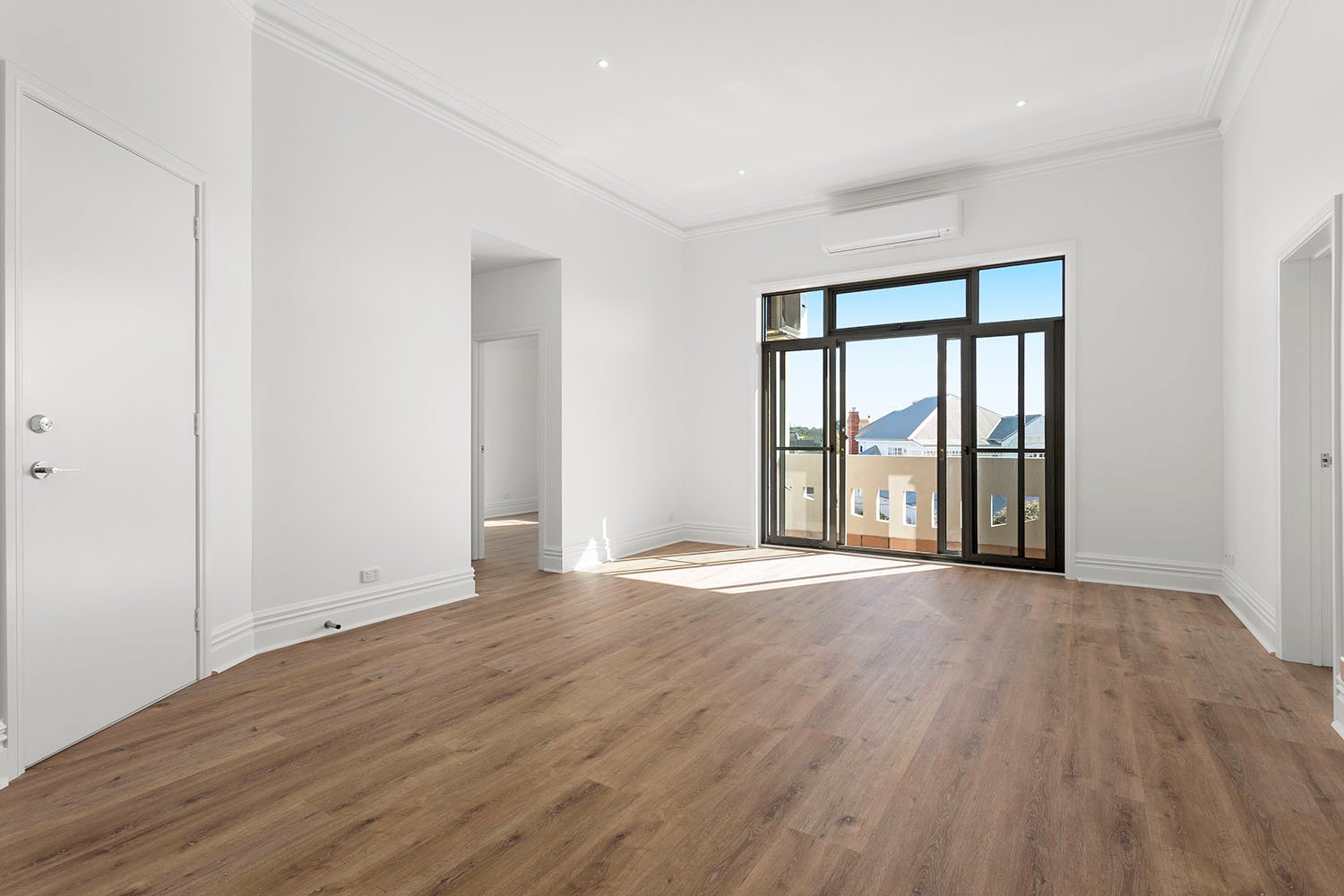 10 / 56 Beach Road Hampton