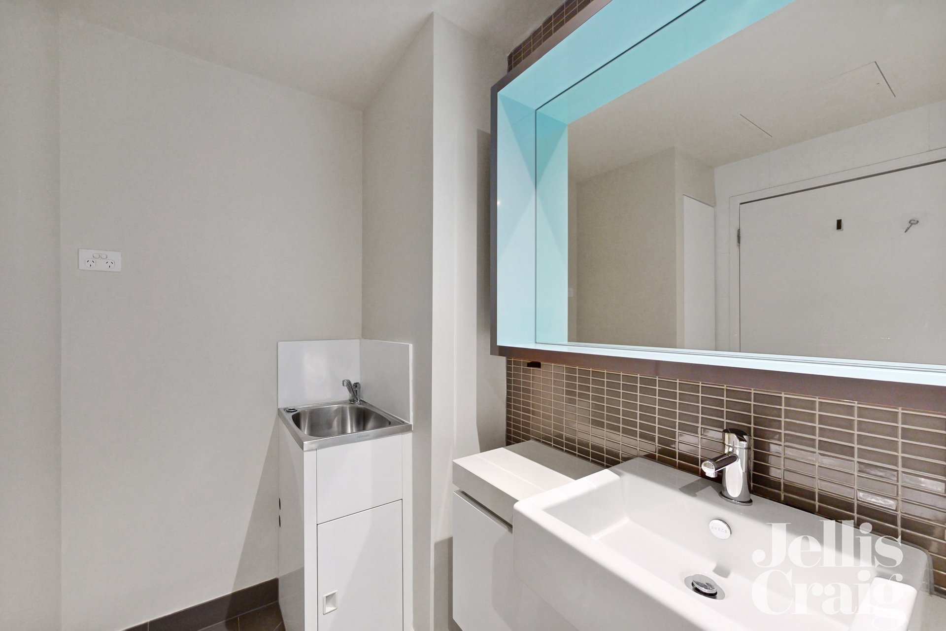 105/77 Galada Avenue, Parkville image 7