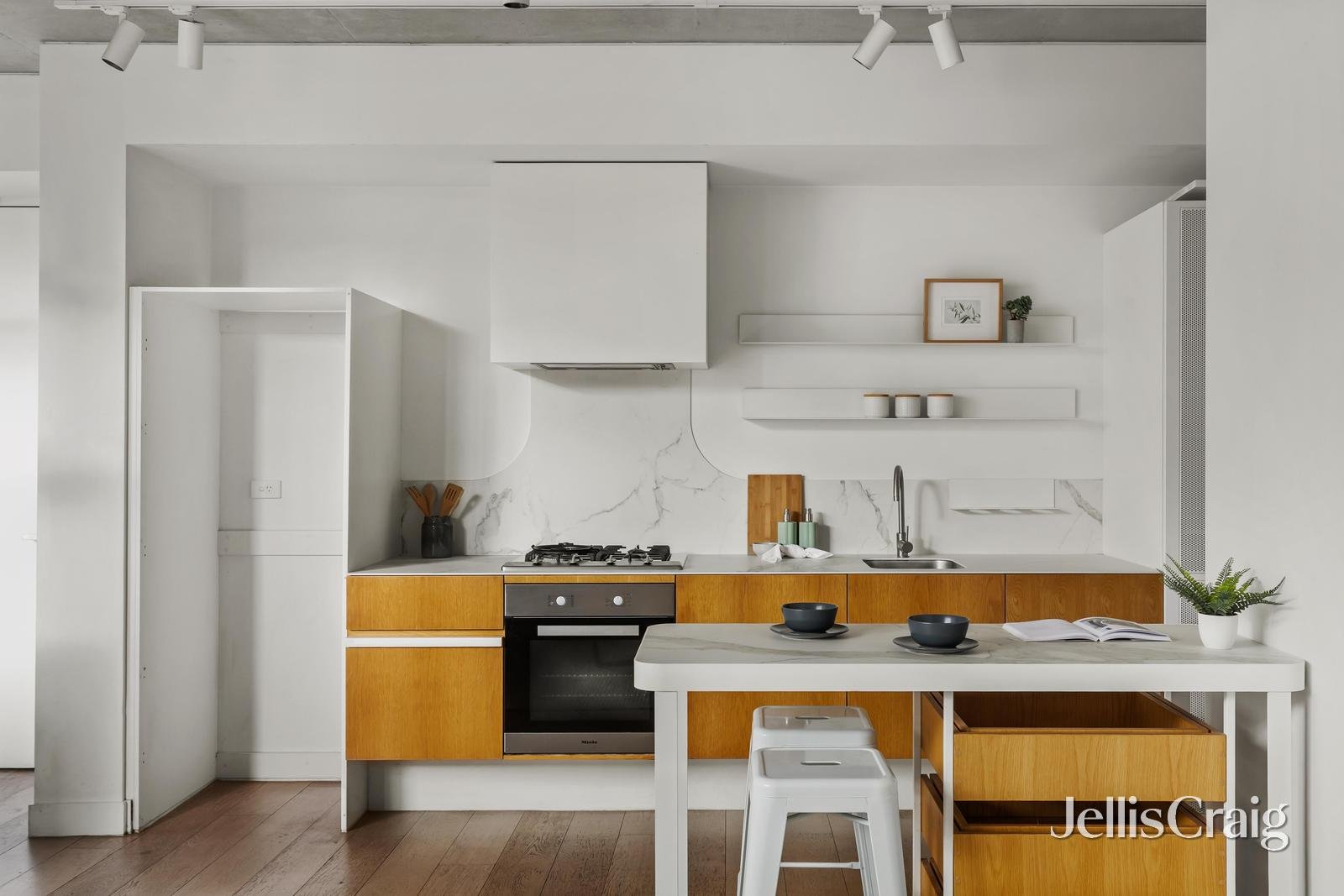 105/8 Luton Lane, Hawthorn image 3