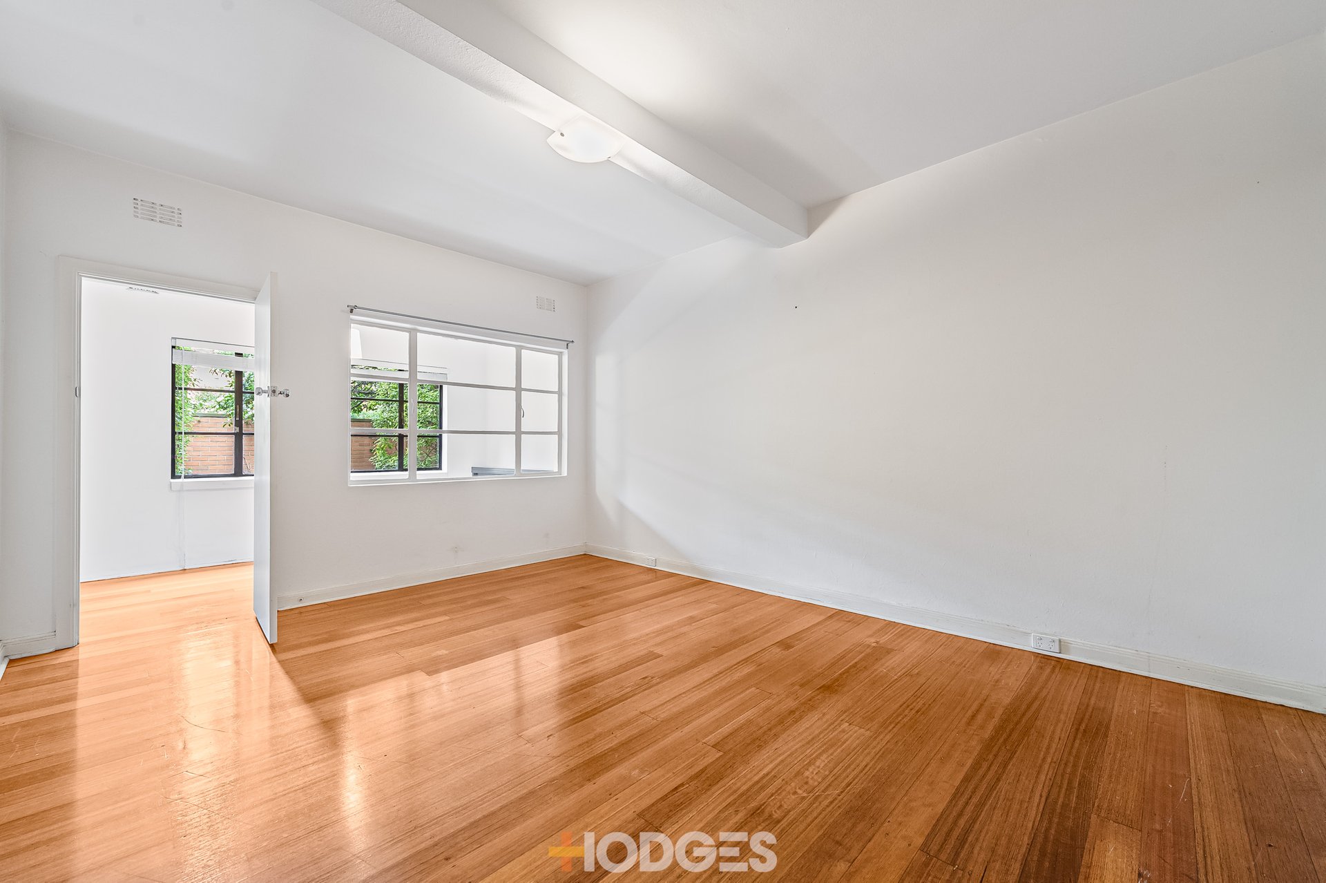 10 / 59 Queens Road Melbourne