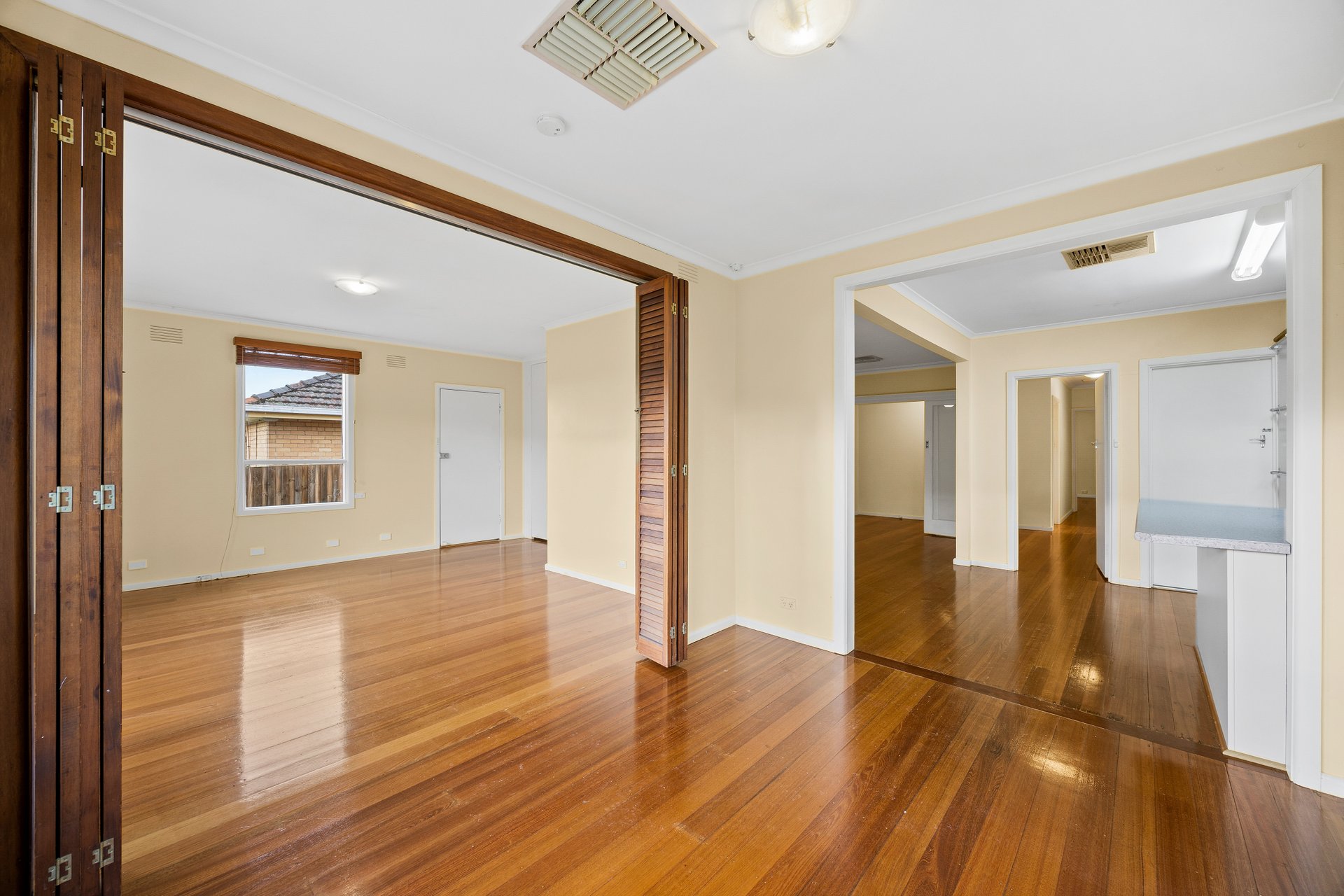 106 Mahoneys Road, Forest Hill image 3