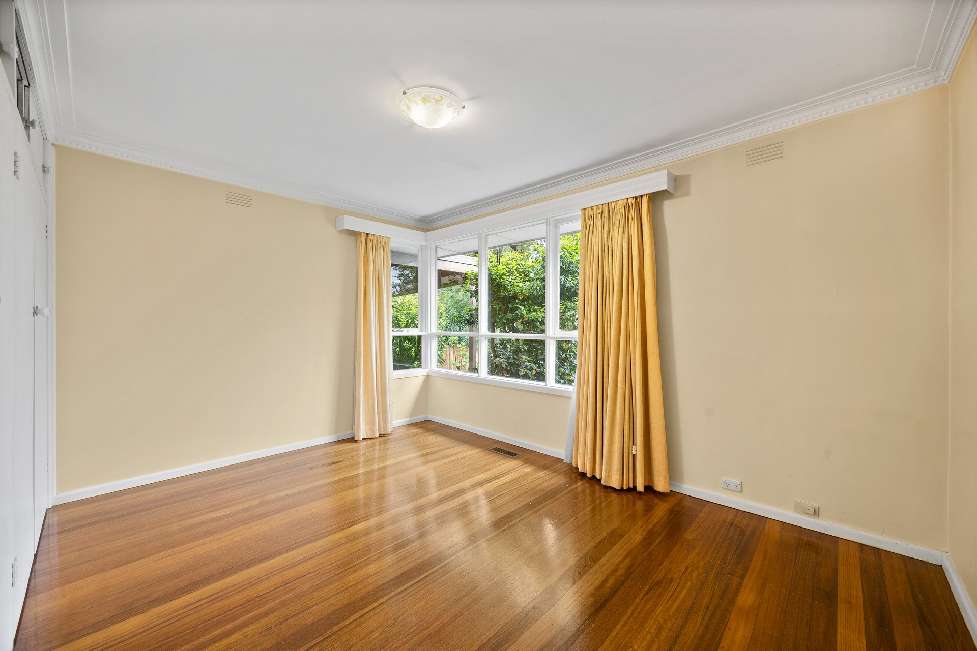 106 Mahoneys Road, Forest Hill image 6