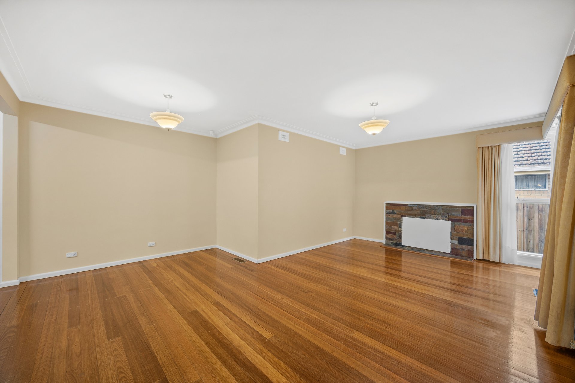 106 Mahoneys Road, Forest Hill image 2