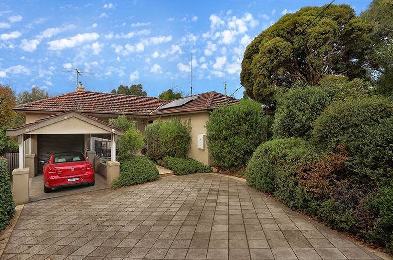 106 Mountain View Parade, Rosanna image 1