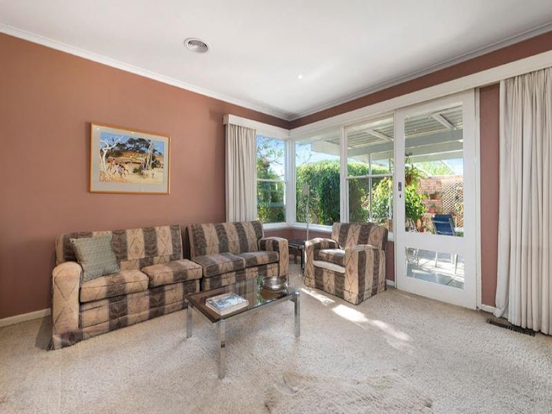 106 Mountain View Road, Balwyn North image 3
