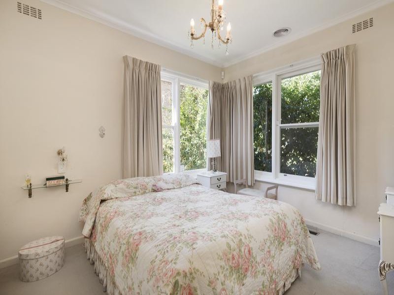 106 Mountain View Road, Balwyn North image 4