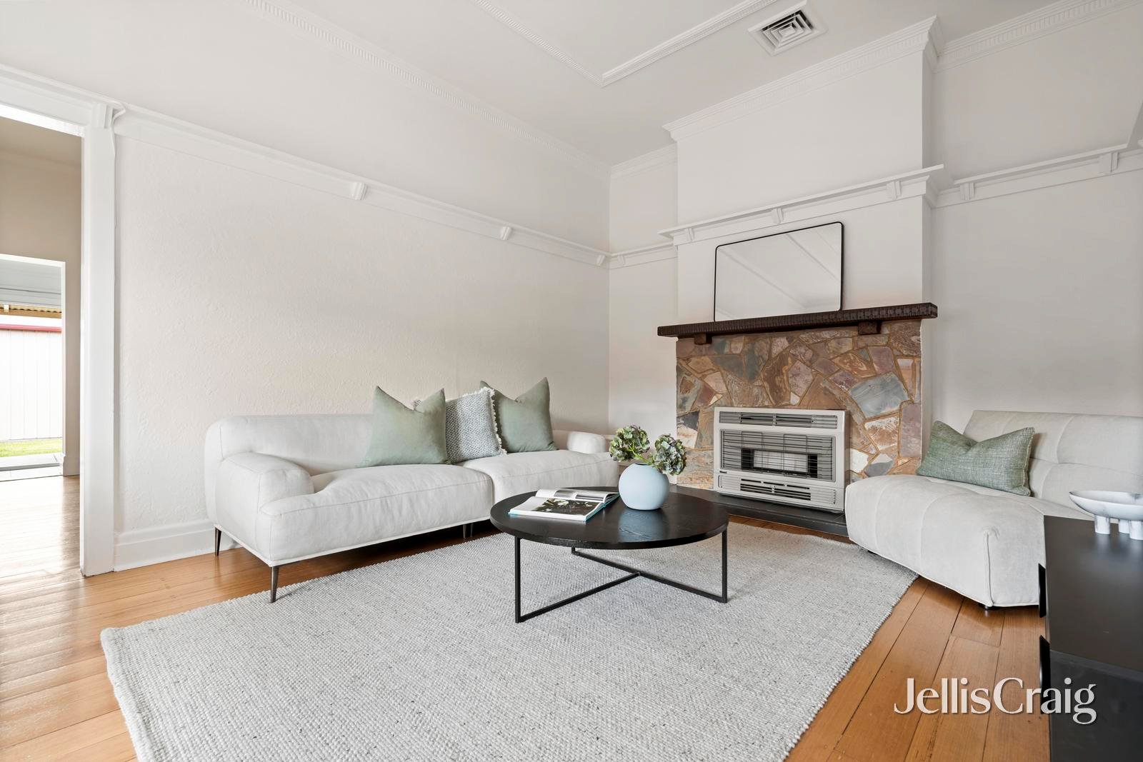 106 Springhall Parade, Pascoe Vale South image 4