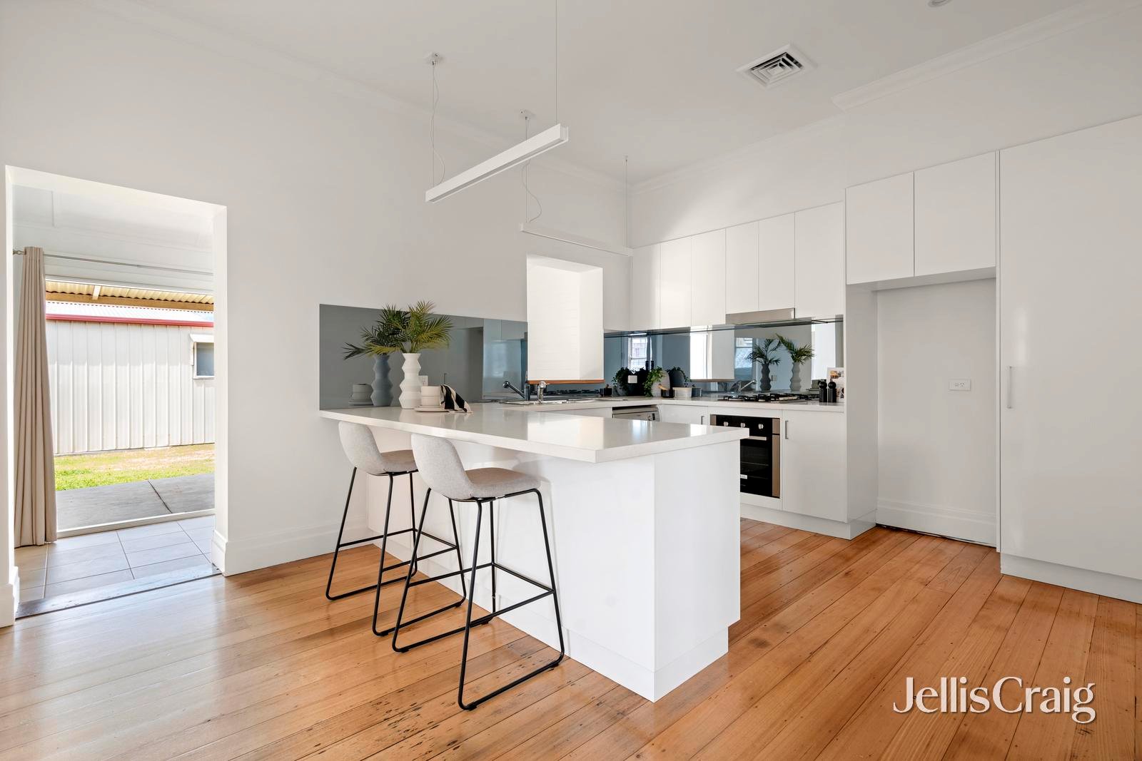 106 Springhall Parade, Pascoe Vale South image 6