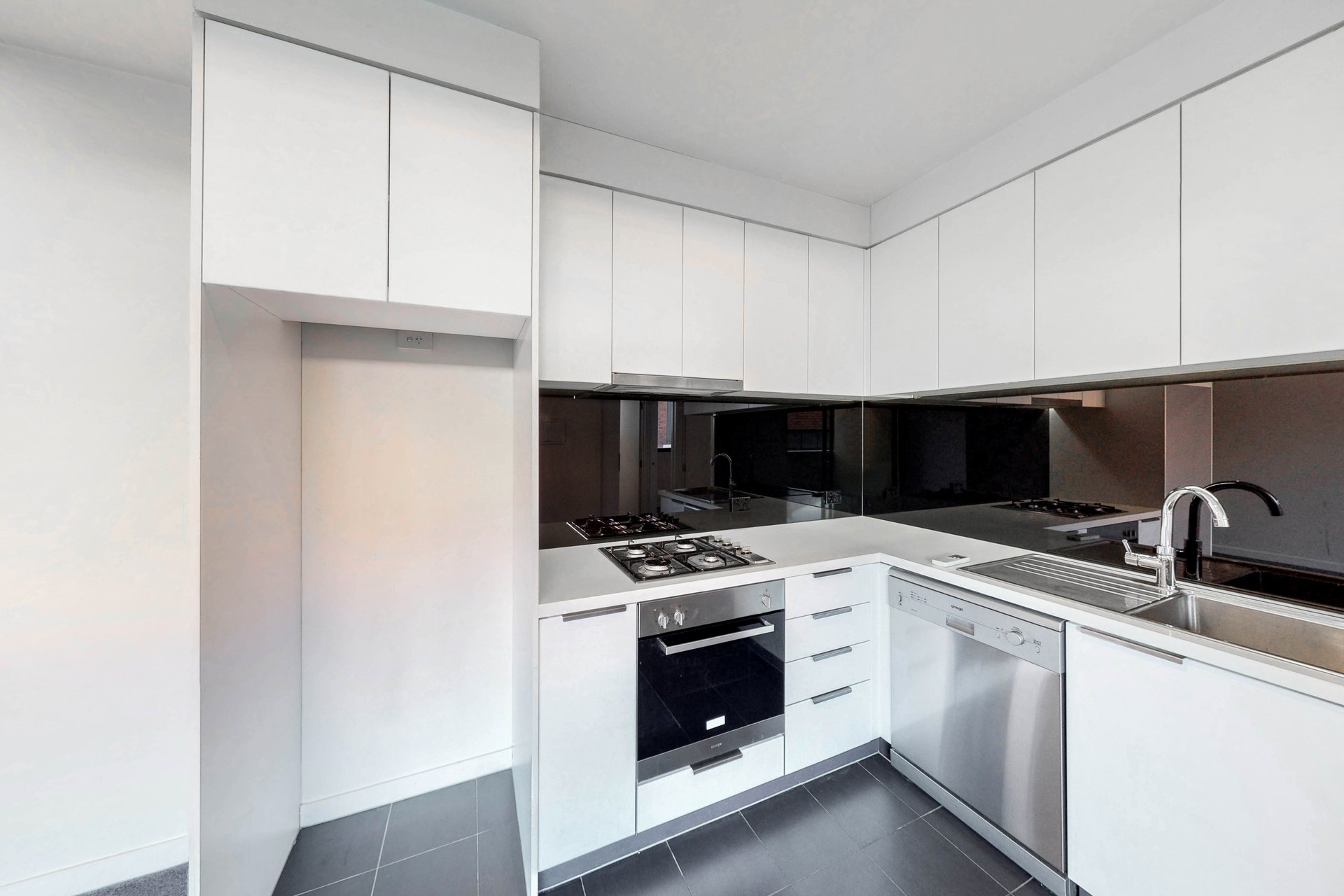 106/107 Hawke Street, West Melbourne image 3