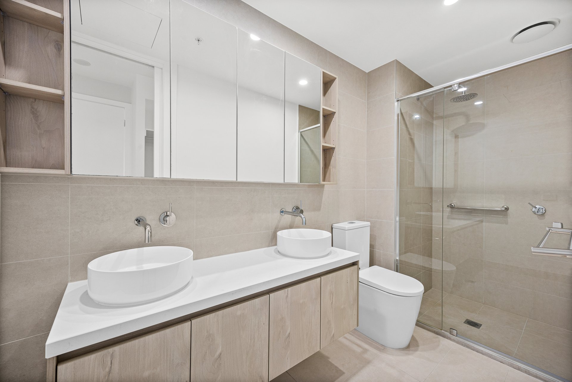 106/162 Whitehorse Road, Blackburn image 4