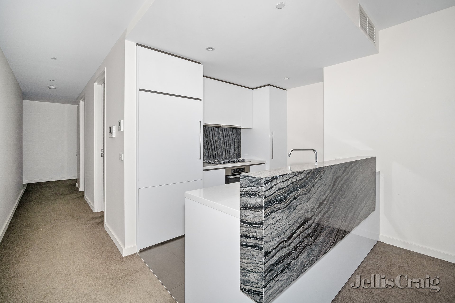 106/18 Wendouree Parade, Lake Wendouree image 2