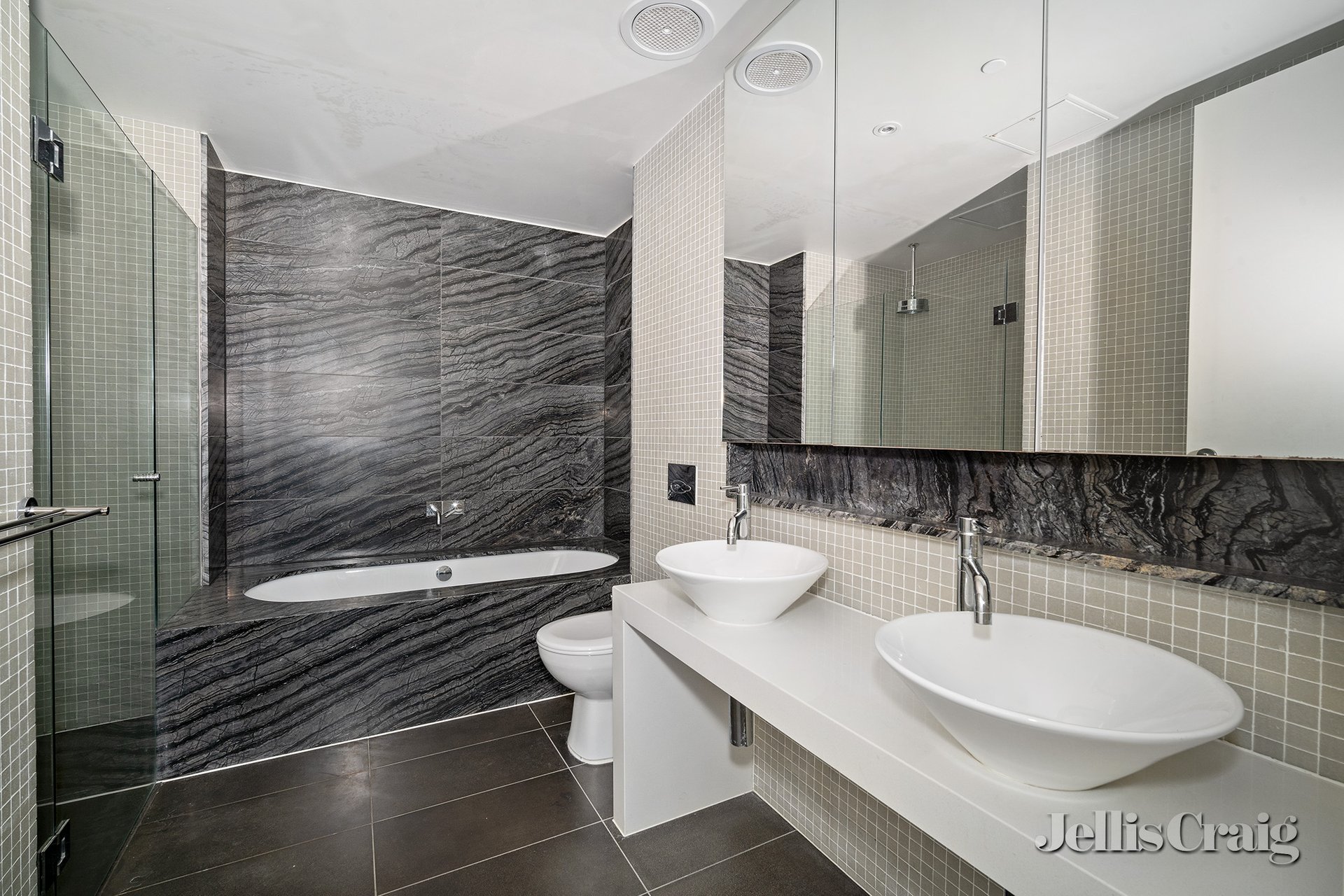 106/18 Wendouree Parade, Lake Wendouree image 4