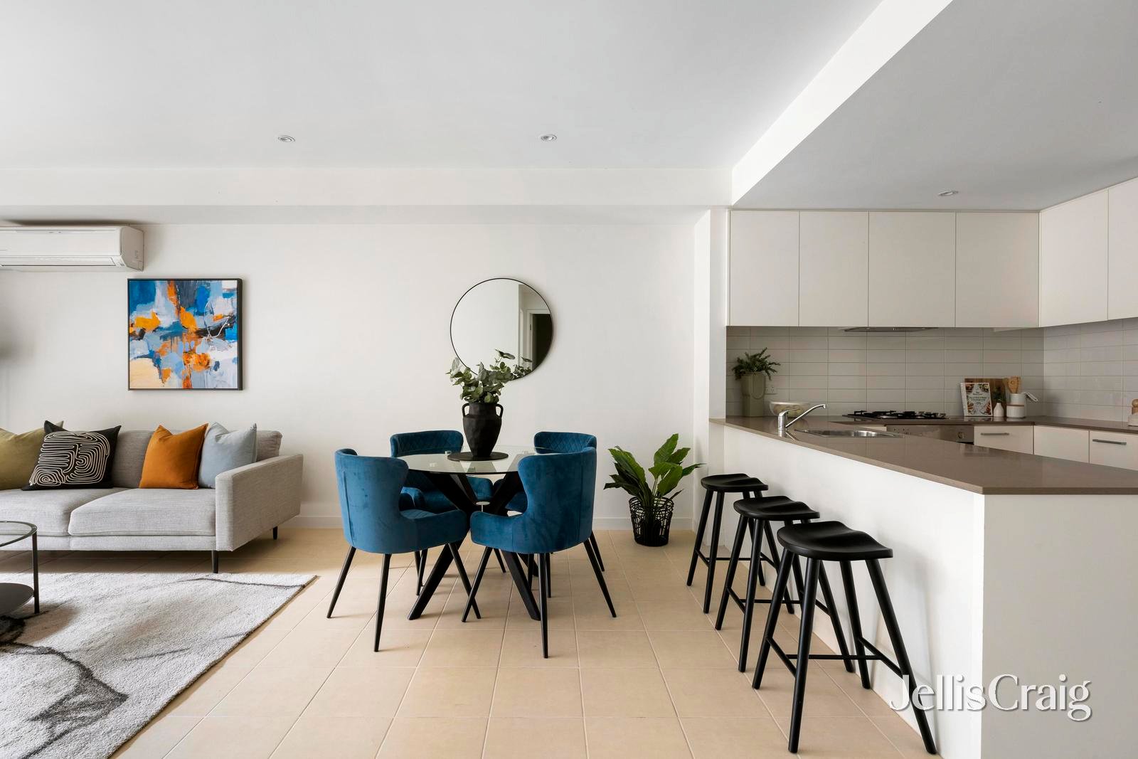 106/33 Cliveden Close, East&nbsp;Melbourne image 2