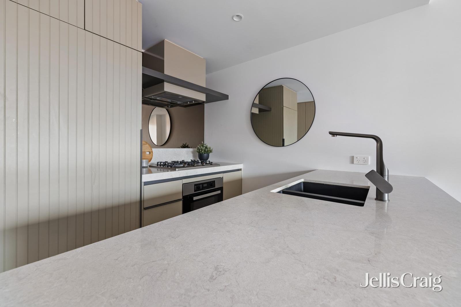 106/706 Burwood Road, Hawthorn&nbsp;East image 2