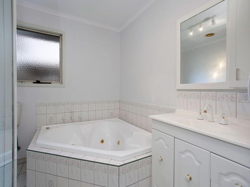 107 Bridgewater Way, Rowville image 6