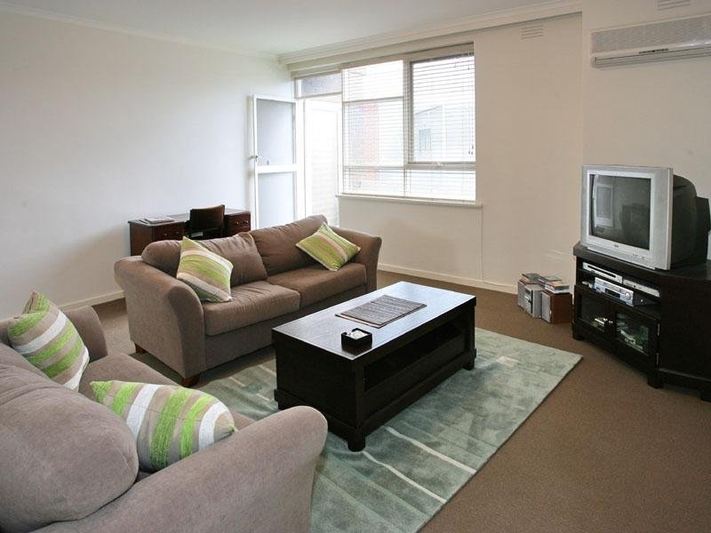 10/7 Dickens Street, Elwood image 1