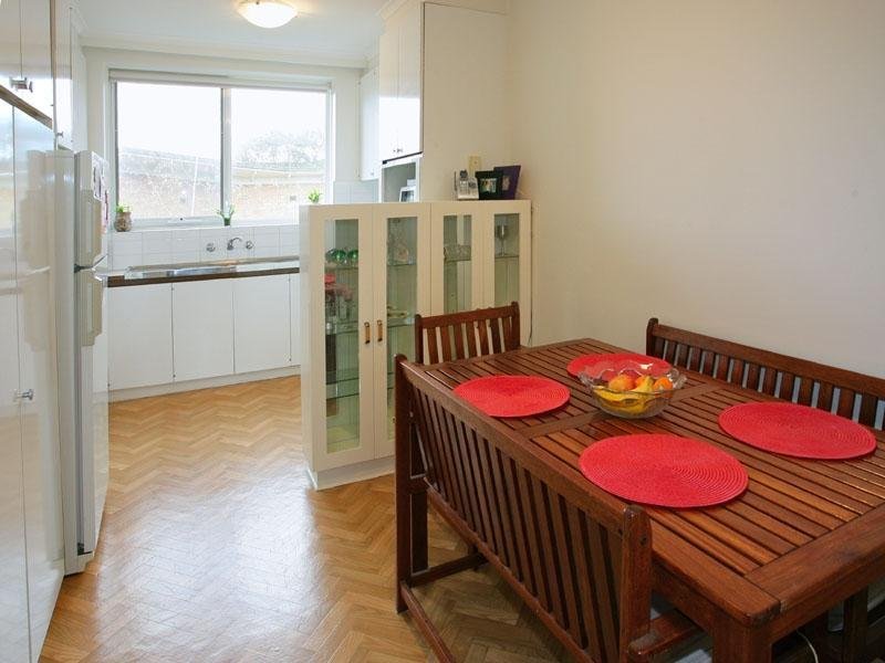 10/7 Dickens Street, Elwood image 2