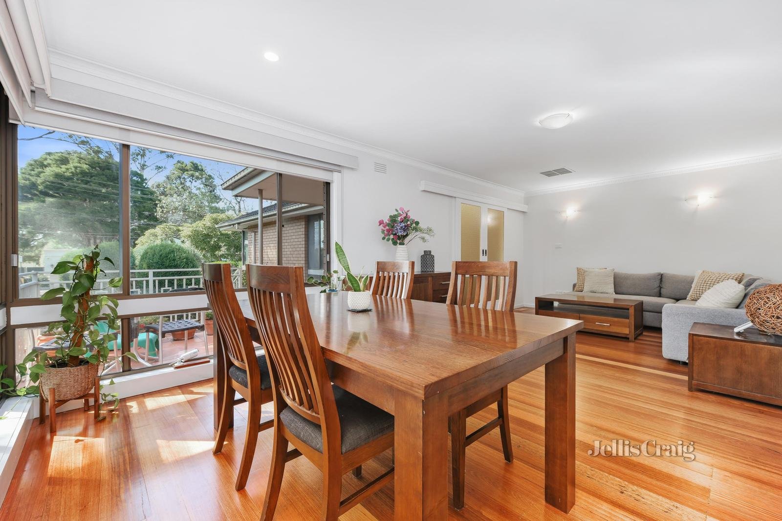 107 Lawrence Road, Mount Waverley image 3