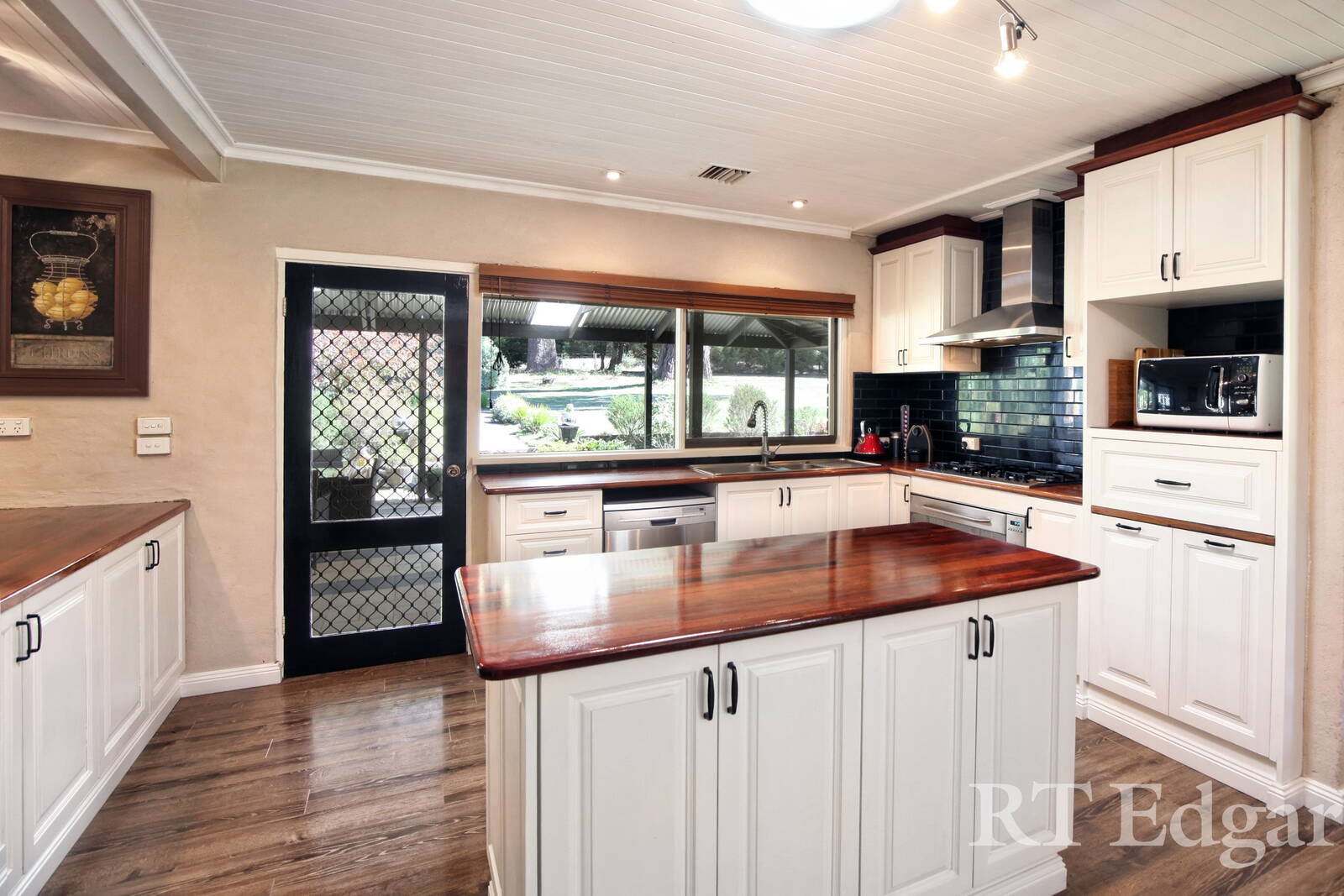 Property Gallery Thumbnail 3