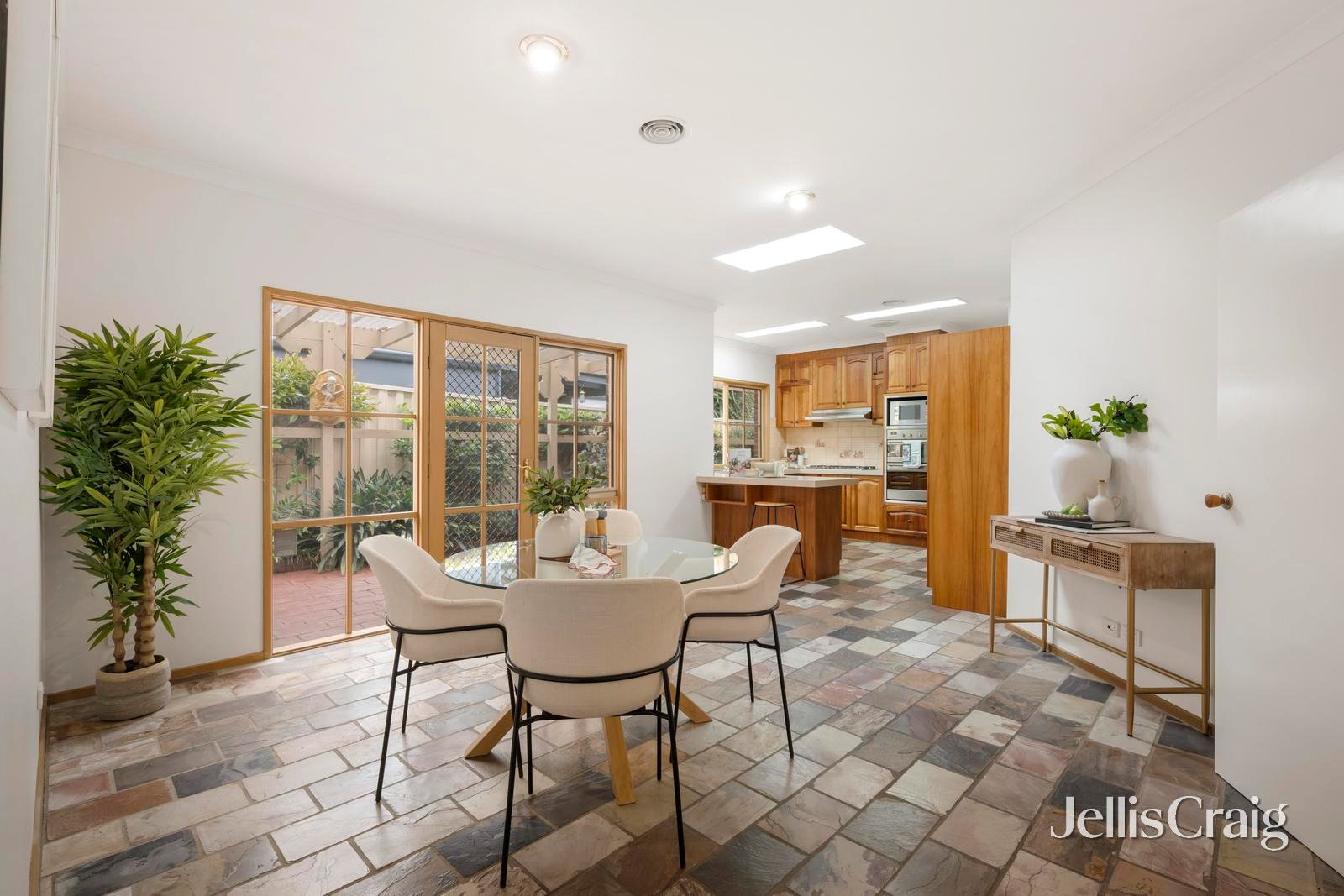 107 Partridge Way, Mooroolbark image 6